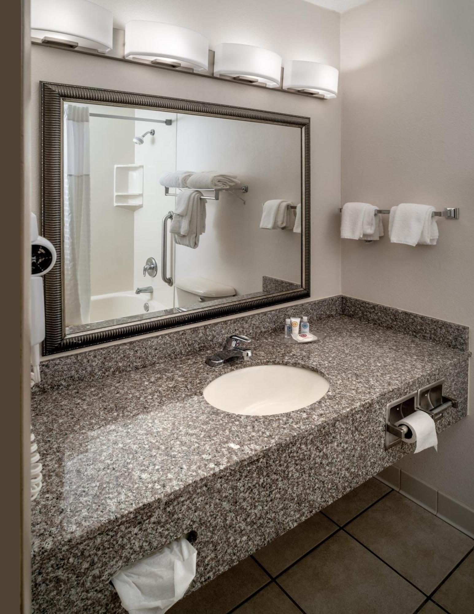 ホテル Clarion Pointe ベックリー 部屋 写真